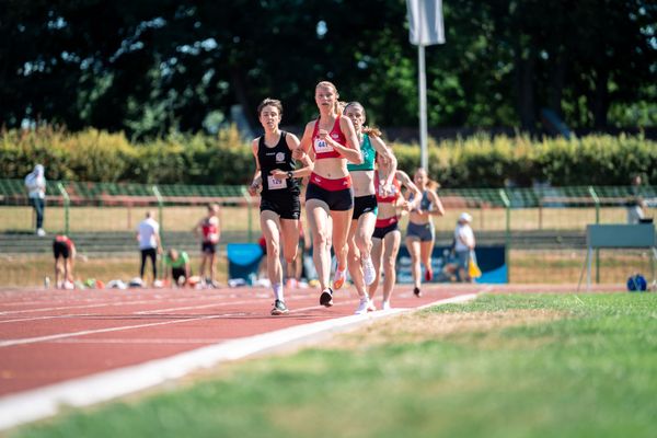 Marie Proepsting (VfL Eintracht Hannover), Jasmina Stahl (Hannover 96), Jana Schluesche (VfL Eintracht Hannover) am 02.07.2022 waehrend den NLV+BLV Leichtathletik-Landesmeisterschaften im Jahnstadion in Goettingen (Tag 1)